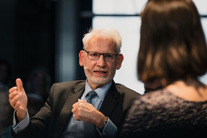 Michael Lewis (Vorstandsvorsitzender, Uniper SE) spricht bei der Zeitenwende on tour in Berlin.